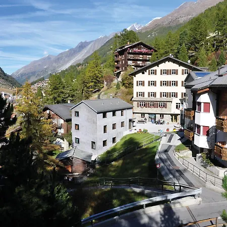 Youth Hostel *