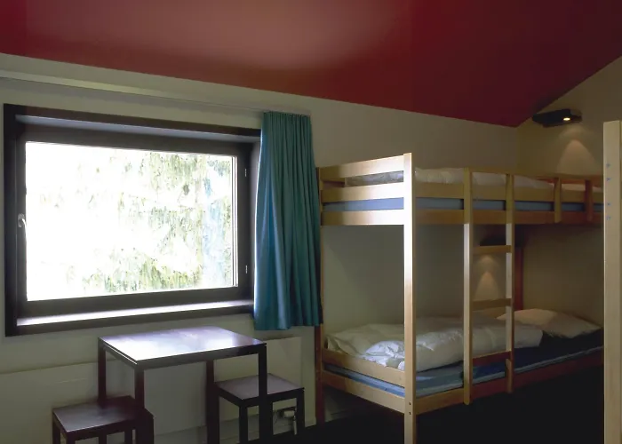 אכסניה Youth צרמט