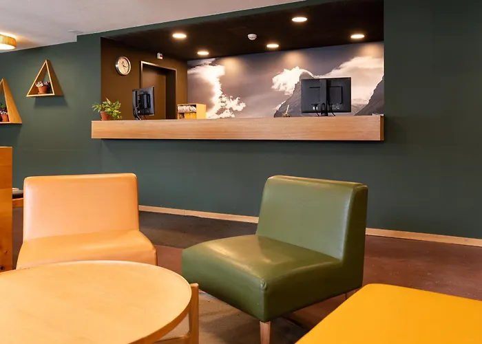 אכסניה Youth צרמט